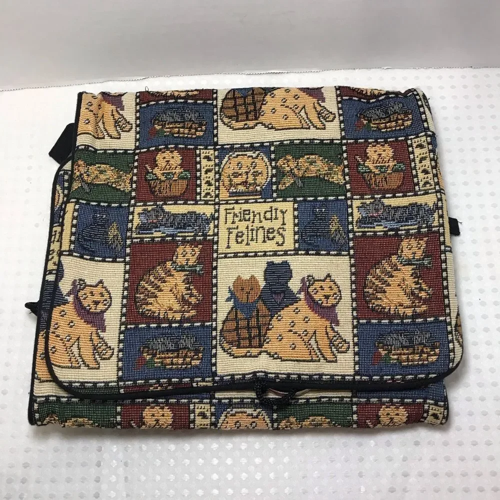 Vintage Totes Friendly Felines Tapestry Hanging Jewelry/Accessory/Garment Bag